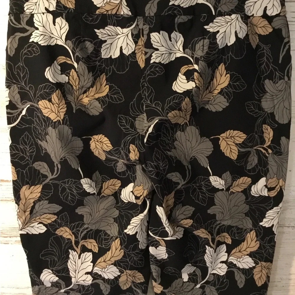 Chico's Black Floral Leaf Print Ankle Pants